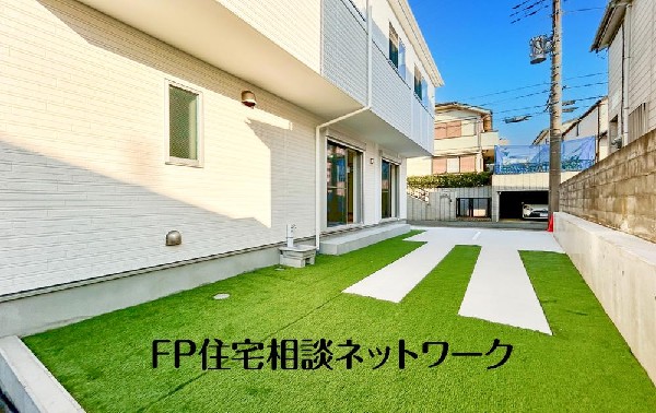 外観:年中大活躍のプライベート空間になるお庭はご家族の団らんの場として最適なスペース。夏場にはご家族やご友人を招待してのＢＢＱやお子様の水遊びも楽しめますね！家族の思い出作りの場として。