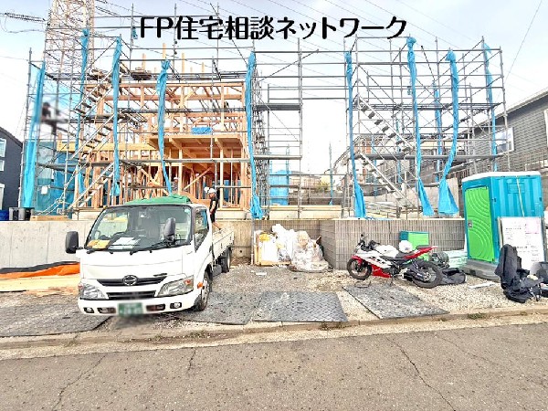 外観:窓枠から切り取られたまるで写真のような澄み切った光景。季節の移り変わりとともに、ゆっくりと愛でる時のありがたみ。