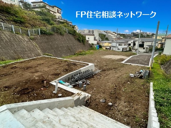 外観:毎日のお散歩も快適な緑に恵まれたエリアは伸び伸びスローライフを叶えてくれます。自然豊富な季節の移ろいを身近に感じられる環境でストレスフリーな生活をお送りください。