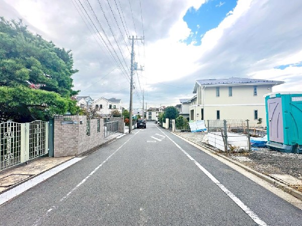 外観:☆☆風通しの良い住宅地☆☆  ゆとりのある住宅地　部屋の窓を開けるとそこには心地よい風が通りぬけます♪