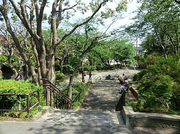 周辺環境:洋光台三丁目公園(洋光台三丁目公園まで140m)