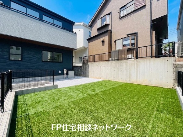 外観:プライベート空間になるお庭は、ご家族の団らんの場として最適なスペース。夏場にはご家族やご友人を招待してのＢＢＱやお子様の水遊びも楽しめますね！（本画像は外構一部をCGで作成しております。）