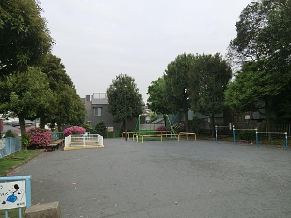 周辺環境:芹が谷第四公園(芹が谷第四公園まで550m)