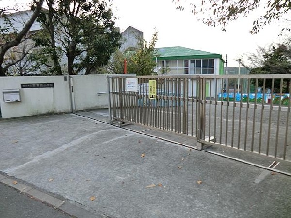 周辺環境:横浜市立南舞岡小学校(横浜市立南舞岡小学校まで220m)