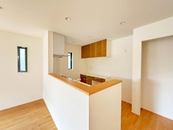 キッチン隣には、ストック食材や調理家電の収納に便利なパントリー収納付です。これだけのスペースがあれば、お水や非常食などの備蓄庫としても活躍しそうです。