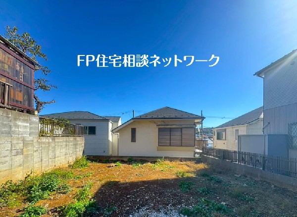 外観:落ち着きある住宅街、一種低層住居専用地域内に位置しています。日当りを大きく遮られることもありません。