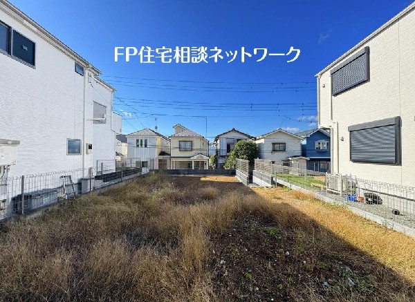 外観:落ち着きある住宅街、一種低層住居専用地域内に位置しています。日当りを大きく遮られることもありません。