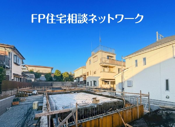 外観:良好な住環境が保たれたエリア。低層の一戸建を中心とした街並みが整然と続き周辺は高い建物が建っておらず、採光や開放性に恵まれ、空が広く緑の多い閑静な趣を感じる環境です。