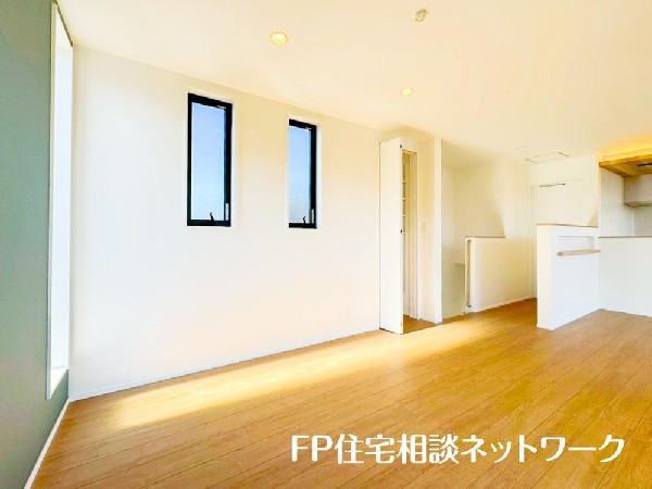 大切な家族が集まるからこそLDKにはこだわりたいですよね。日当たりのよい広いＬＤＫを、子供たちが元気に走り回っている姿を見た時「広い家にして良かった」と感じていただけるはずです。