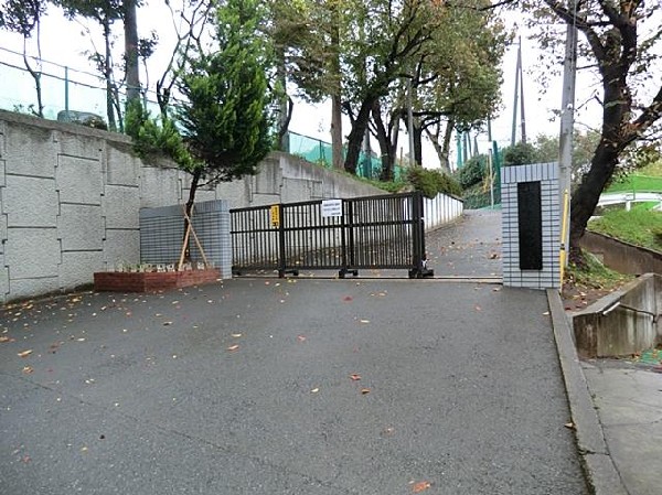 周辺環境:横浜市立都田中学校(横浜市立都田中学校まで700m)