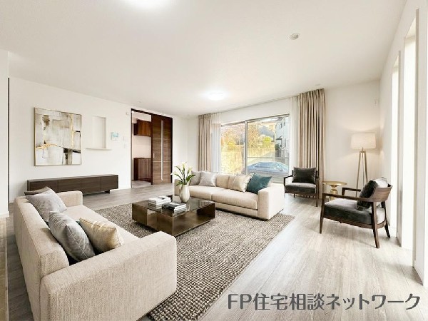 家族と過ごす時間を大切にしたい方にぴったりのゆとりある住空間です。（本画像はCGで作成しており、実際に現地に家具はおかれておりません。また価格に家具は含まれておりません。）