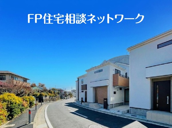 外観:四季を通じて自然と触れ合えるスポットが周辺には盛りだくさん！お散歩やジョギング、週末のご家族での遊びに最適です。目の前に広がる開放感とゆとり、暮らしの夢を育む理想の住まいがここにはあります。