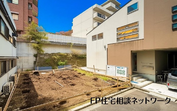 外観:駅から近く、みなとみらいへも軽快アクセス。利便性が高く、買い物やグルメ、レジャーまで身近に揃う充実の環境。日常も休日も楽しみが広がり、心躍る瞬間に満ちる、快適で豊かな暮らしの舞台がここにあります。