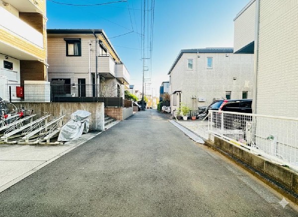 外観:☆☆風通しの良い住宅地☆☆  ゆとりのある住宅地　部屋の窓を開けるとそこには心地よい風が通りぬけます♪