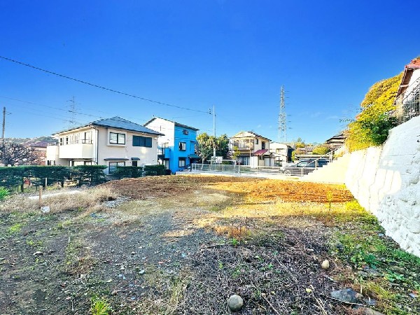 外観:光と風が行わたる開放感あふれる邸宅　春には気持ちの良いそよ風、冬には朝の暖かな光　季節の移り変わりを感じる暮らしを実現