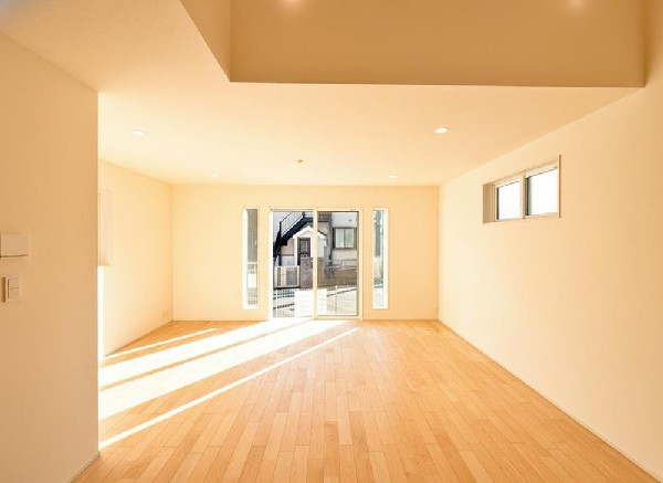 窓をあけるとすがすがしい空気が肌をひきしめる朝。鳥たちのさえずりが「おはよう」のあいさつに聞こえる。大好きなオムライスとコーヒーの香りにゆっくりと笑顔に変わっていく時間。