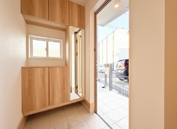 外観:住まう人の帰り、訪れる人を優しく迎える安らぎに満ちた空間　上質感あふれるエントランス