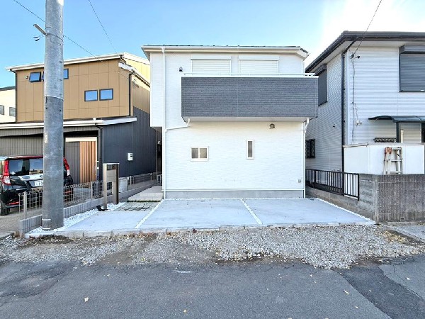 外観:光と風が行わたる開放感あふれる邸宅　春には気持ちの良いそよ風、冬には朝の暖かな光　季節の移り変わりを感じる暮らしを実現