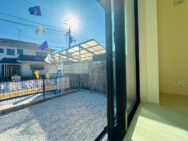 リビング前には広々としたお庭もあります♪