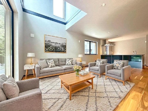 陽光とさわやかな風がハーモニーを奏でるリビング　何気なく過ぎる時も上質なひとときに。