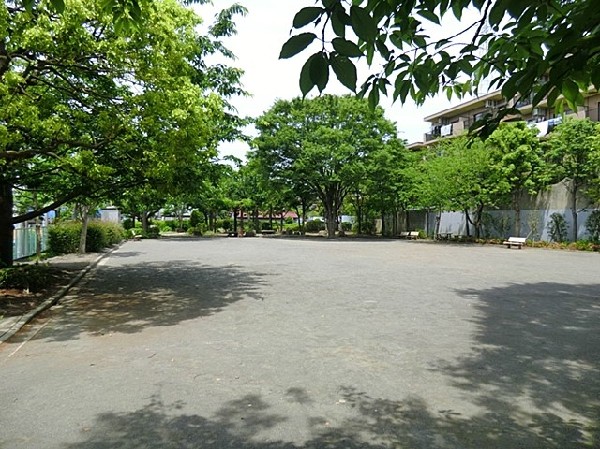 周辺環境:駒岡内町第二公園(駒岡内町第二公園まで300ｍ)
