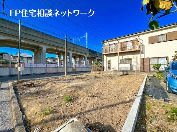 外観:深く豊かな緑と爽快な青い空を感じるまさに横浜に暮らす心地よさを存分に堪能いただける邸宅が誕生します。グレードの高い設備仕様が標準装備のデザイン住宅で快適で便利な生活をお送り頂けます。