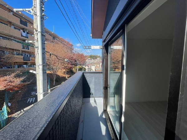 広がる景色がまるで絵画のように感じる。あたたかな光あふれる家族の憩いの場。