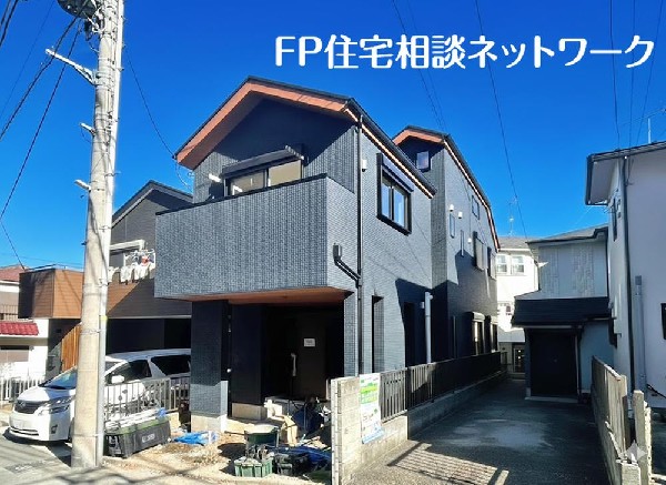 外観:光と風が行わたる開放感あふれる邸宅　春には気持ちの良いそよ風、冬には朝の暖かな光　季節の移り変わりを感じる暮らしを実現