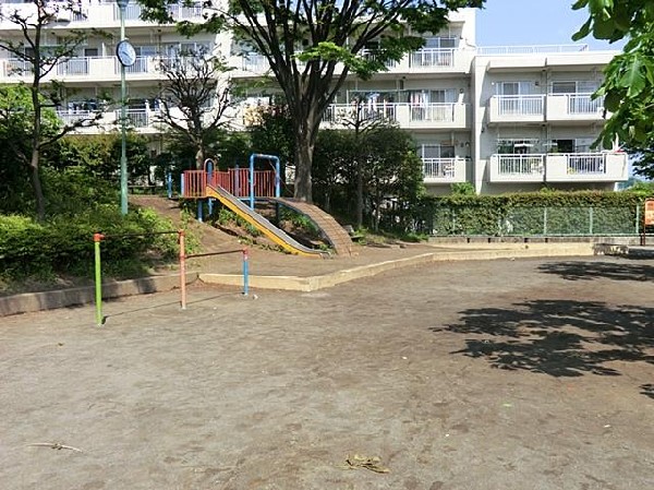 周辺環境:東寺尾一丁目第三公園(東寺尾一丁目第三公園まで400m)