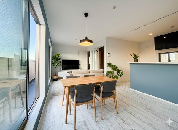 家族と過ごす時間を大切にしたい方にぴったりのゆとりある住空間です。（本画像はCGで作成しており、実際に現地に家具はおかれておりません。また価格に家具は含まれておりません。）