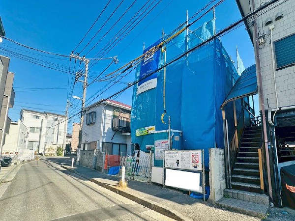 外観:光と風が行わたる開放感あふれる邸宅　春には気持ちの良いそよ風、冬には朝の暖かな光　季節の移り変わりを感じる暮らしを実現