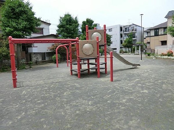 周辺環境:寺前町公園(寺前町公園まで180m 公園近くでお子様も安心して遊べます♪)