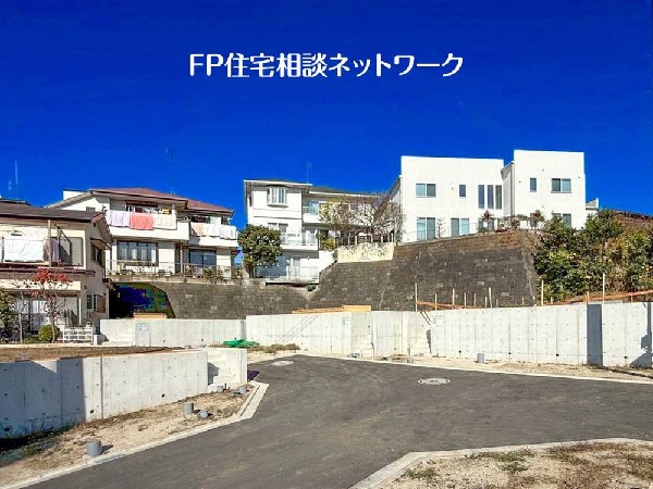 外観:毎日のお散歩も緑に恵まれたエリアで自然に包まれた穏やかな暮らしを実現するためのゆとりある住環境が整っています。緑の潤いを感じながらホッと生活できそう。