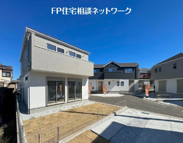 外観:落ち着きある住宅街、一種低層住居専用地域内に位置しています。日当りを大きく遮られることもありません。