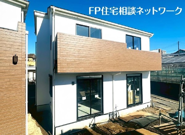 外観:光と風が行わたる開放感あふれる邸宅　春には気持ちの良いそよ風、冬には朝の暖かな光　季節の移り変わりを感じる暮らしを実現