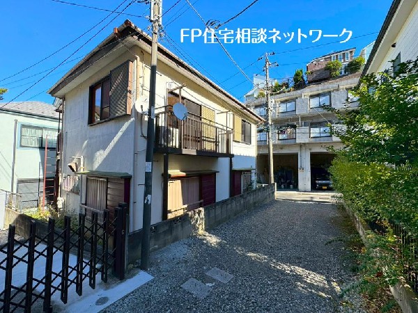 外観:駅周辺には商店街や大きなデパートもあり、休日のお出かけが楽しくなりそうです。