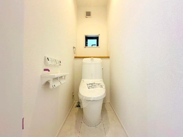 汚れを拭きやすいフロア＆壁紙　いつも清潔な快適トイレをキープ！