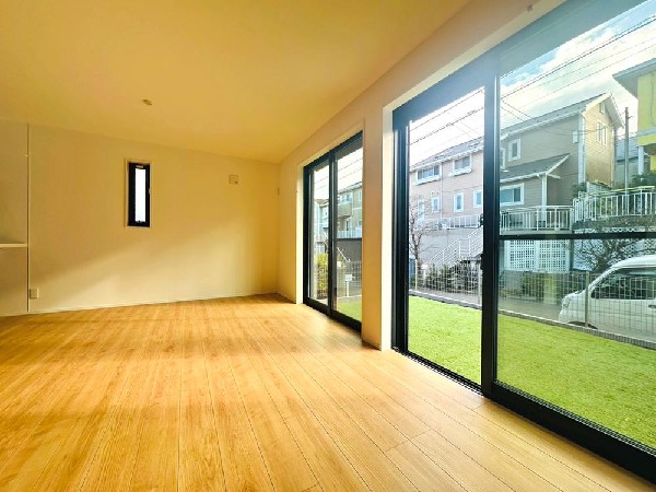 窓をあけるとすがすがしい空気が肌をひきしめる朝。鳥たちのさえずりが「おはよう」のあいさつに聞こえる。大好きなオムライスとコーヒーの香りにゆっくりと笑顔に変わっていく時間。