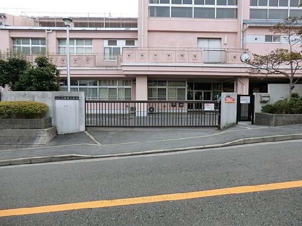周辺環境:横浜市立六浦南小学校(横浜市立六浦南小学校まで210ｍ)
