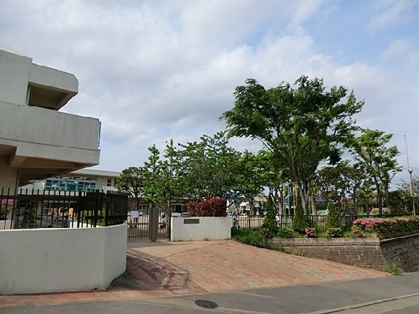 周辺環境:たかとり幼稚園(たかとり幼稚園まで1200ｍ)