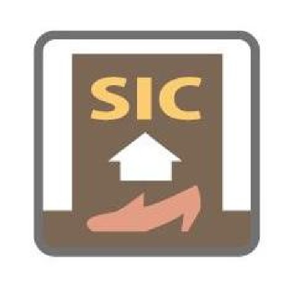 大容量のウォークインシューズクローゼットが嬉しい住まい。ご家族全員の靴はもちろん、お子様のおもちゃやベビーカー、ゴルフバック、洗車用品などスッキリまとめて収納できます。