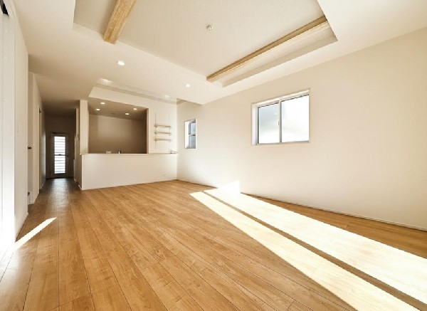 ☆☆家族の会話や笑顔が行き交うリビング☆☆  リビングで子供を走り回らせたい♪大きなソファやダイニングテーブルでゆったり食事をしたりくつろぎたい♪そんな夢が叶えられる空間です♪