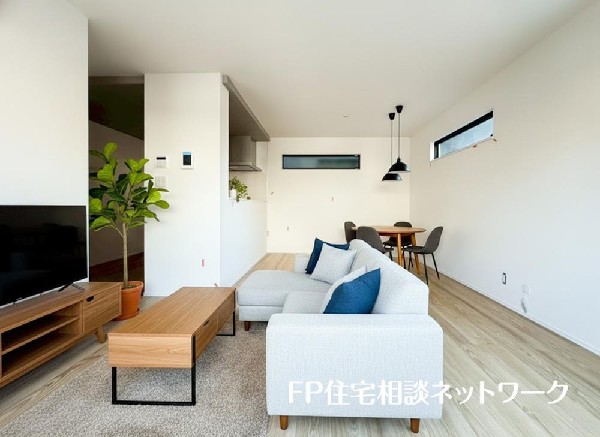 家族と過ごす時間を大切にしたい方にぴったりのゆとりある住空間です。（本画像はCGで作成しており、実際に現地に家具はおかれておりません。また価格に家具は含まれておりません。）