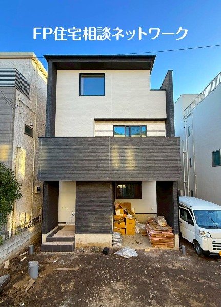 外観:京急線２駅徒歩圏の好立地♪各駅周辺のお買物施設も利用でき、便利で快適な生活が送れそう。