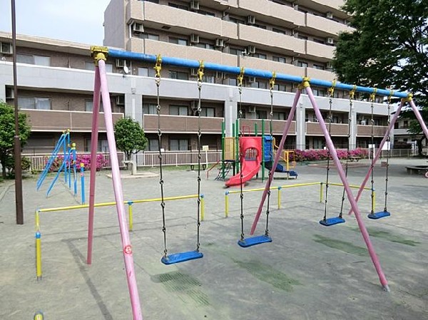 周辺環境:綱島上町中央公園(綱島上町中央公園まで650m 公園近くでお子様も安心して遊べます♪)