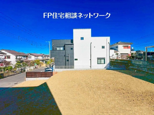 外観:車通りの少ない穏やかな住宅街。陽当たり良好のゆとりある敷地で、子育て世帯にも安心の住環境です。お好きなプランで住まい計画が進められます。