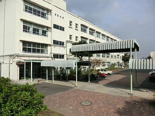 周辺環境:横浜市立希望が丘中学校(横浜市立希望が丘中学校まで500m)