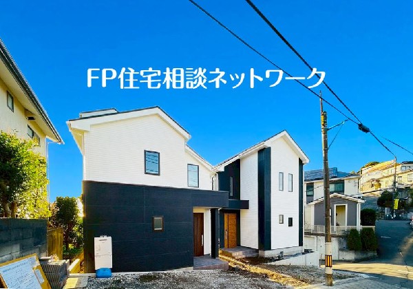 外観:落ち着きある住宅街、一種低層住居専用地域内に位置しています。日当りを大きく遮られることもありません。