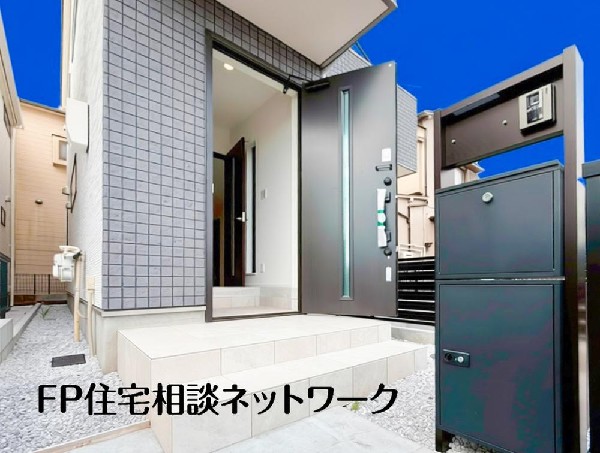 外観:気持ちの良い一日の始まりは笑顔でスタートしたいですよね。玄関ホールがスッキリ広々としていると帰る時も出ていく時も気持ちが良いものです！