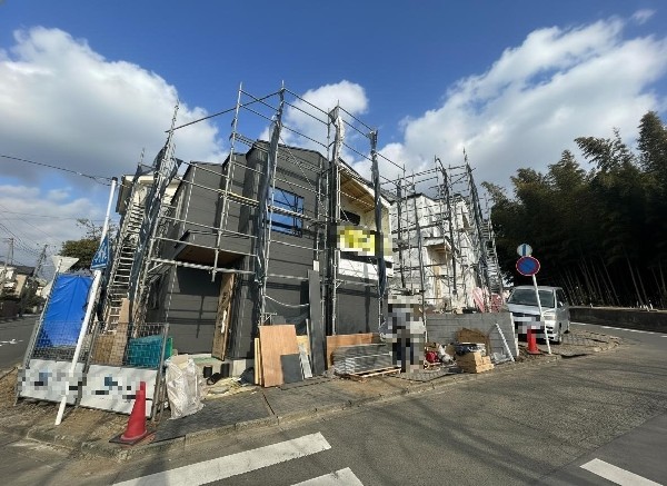 外観:空が広く緑の多い閑静な趣を感じる環境です